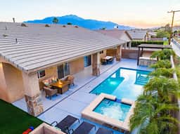 Unique Pool, Spa, Firepit, GameRoom @MariamsBnb
