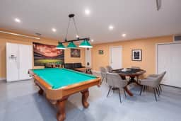 Stunning Backyard, Pool & HotTub, Gameroom, BBQ