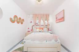 Mini Golf, Heated Pool & Spa Near Downtown