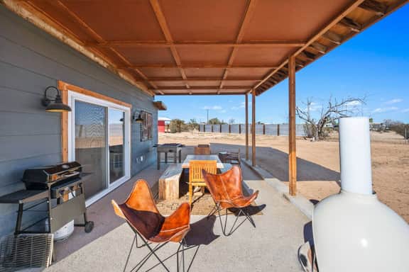 2 Homes, Hot Tub, Firepit, BBQ, Games