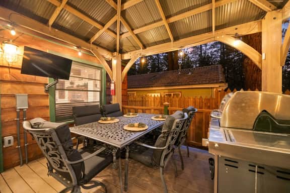 Rustic Mountain Cabin | Spa, Firepit, Playroom