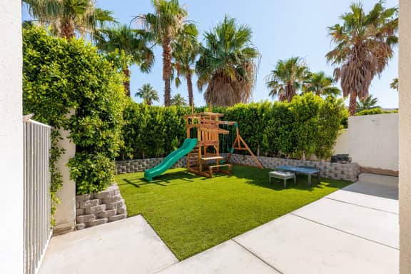 Stunning Backyard, Pool & HotTub, Gameroom, BBQ