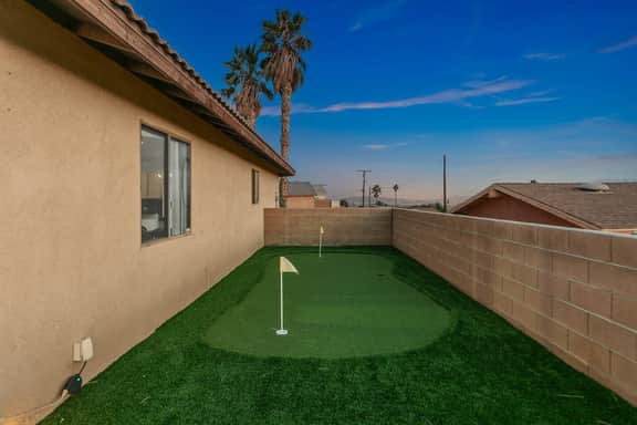 3BR Desert Escape | Pool, Views & Mini Golf