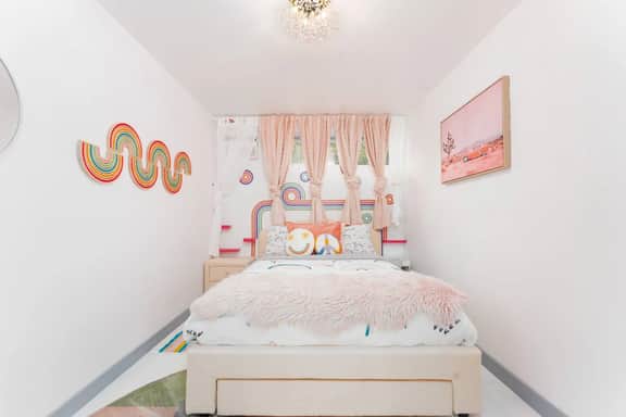 Mini Golf, Heated Pool & Spa Near Downtown