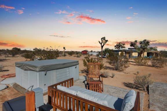 2 Homes, Hot Tub, Firepit, BBQ, Games