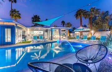 Mini Golf, Heated Pool & Spa Near Downtown
