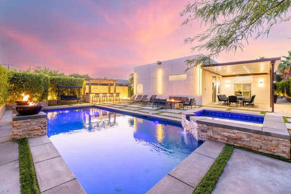 Stunning Backyard, Pool & HotTub, Gameroom, BBQ