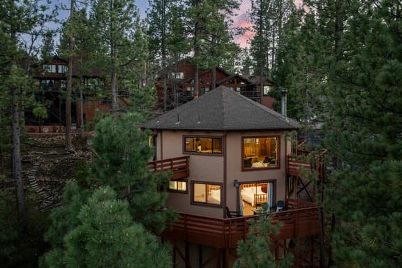 Luxury Lakeview Cabin w/ Deck, Fireplace & Views